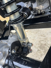 Load image into Gallery viewer, 2.25"  2014-24 bracket lift - STRAIGHT REAR AXLE